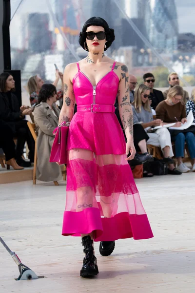 Look 15